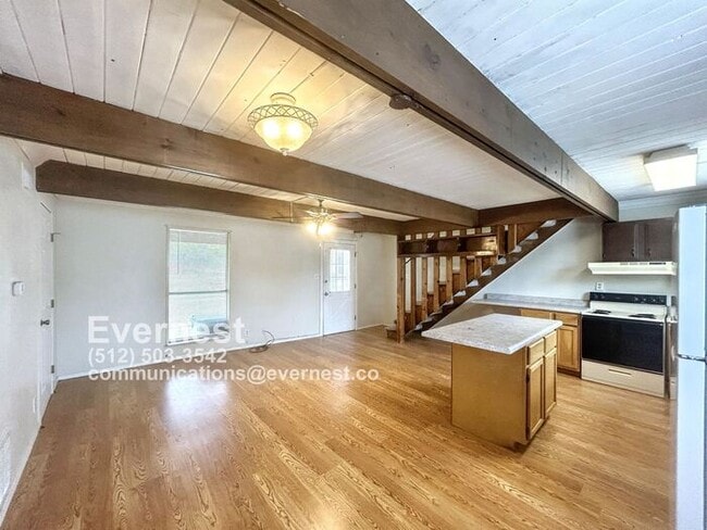 Building Photo - 1-Bedroom, 1.5-Bathroom Home with Modern A...