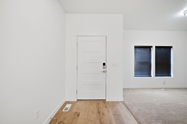 Foto del edificio - Modern 2022 Kaysville Rambler with 3 Bedrooms