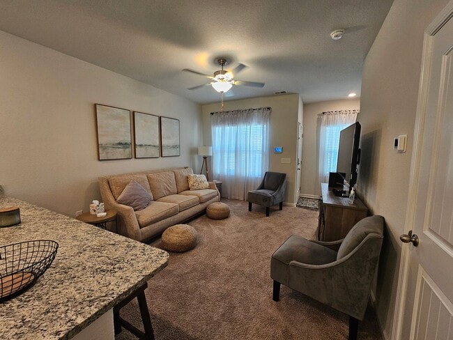 Building Photo - NEW LISTING!!!!!