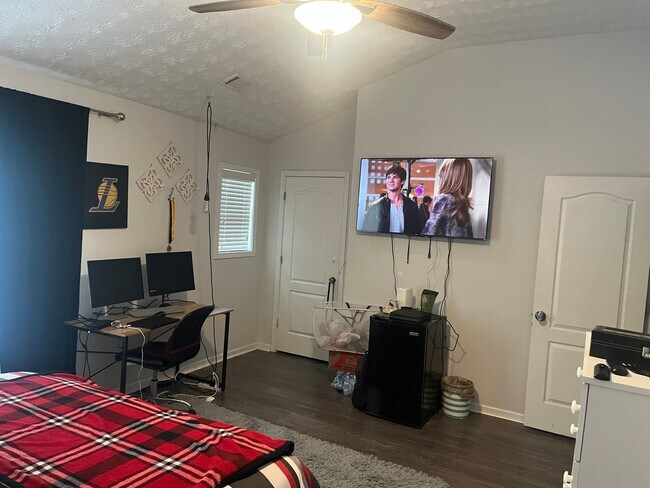 Foto del edificio - 3 Bedroom Townhome in Atlanta