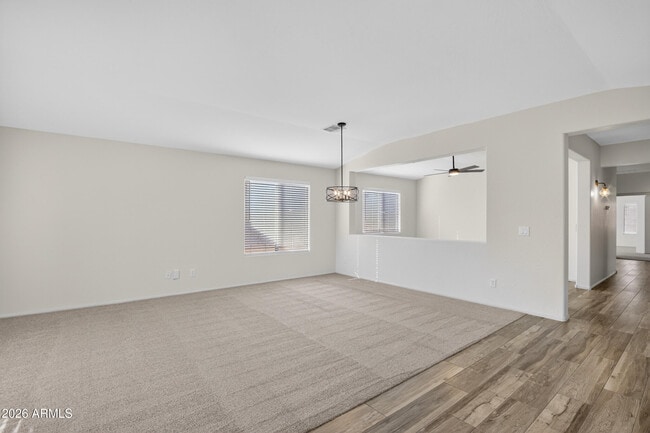 Foto del edificio - 17662 W Charter Oak Rd