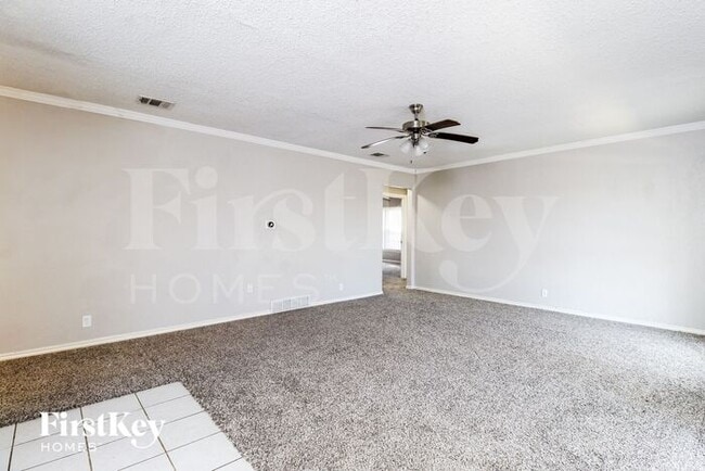 Foto del edificio - 4901 Staples Ave