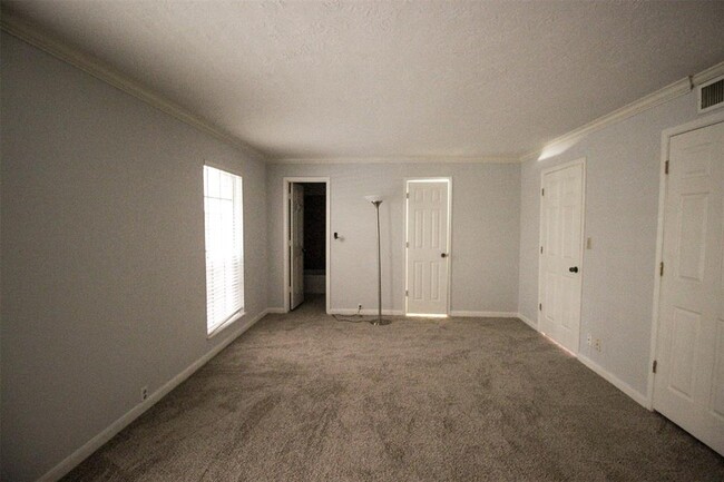 Building Photo - 5353 Dora St