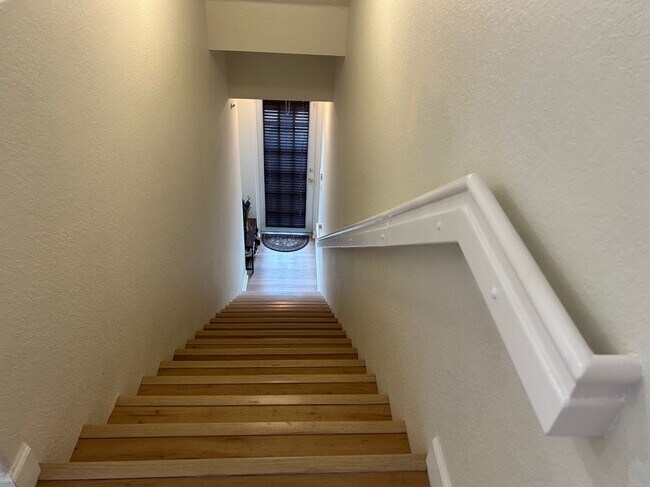 Building Photo - 430 SW 147th Ave