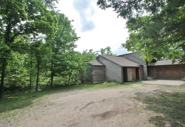 Building Photo - Secluded luxury cabin in woods with privat...