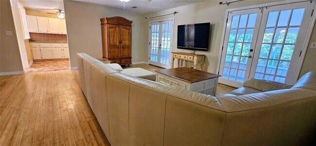 Foto del edificio - 1575 S Ridge Dr