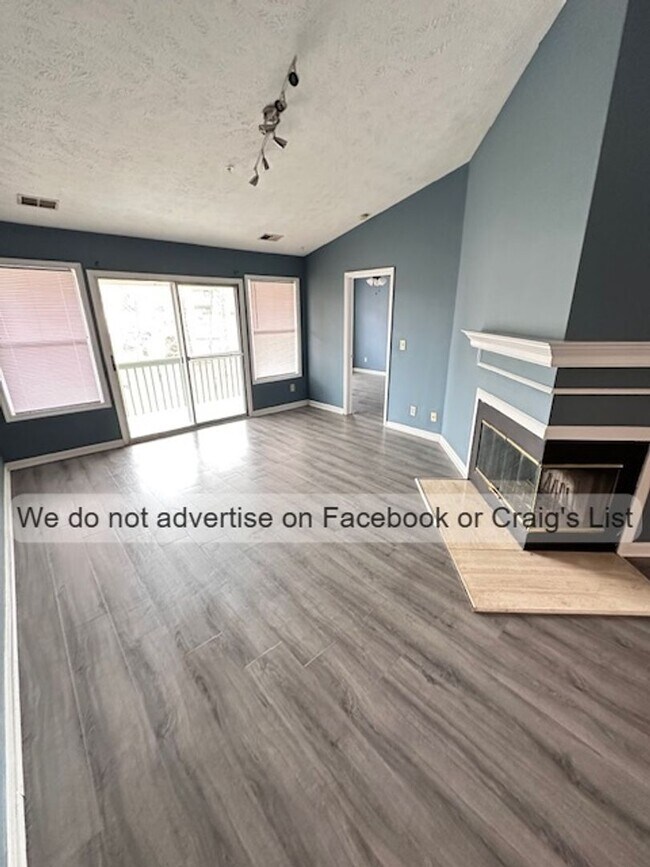 Building Photo - 946 Stewarts Creek Dr