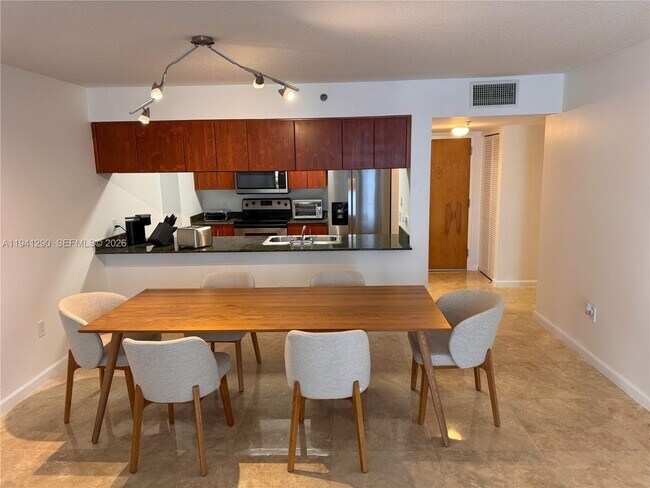 Building Photo - 1200 Brickell Bay Dr