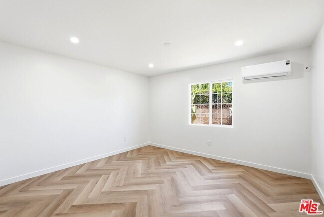 Foto del edificio - 11445 Delano St