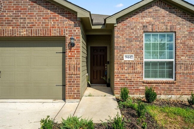 Building Photo - 9447 Calm Amber Dr