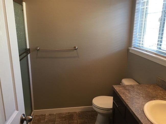 Building Photo - 5908 NE 71st Ct