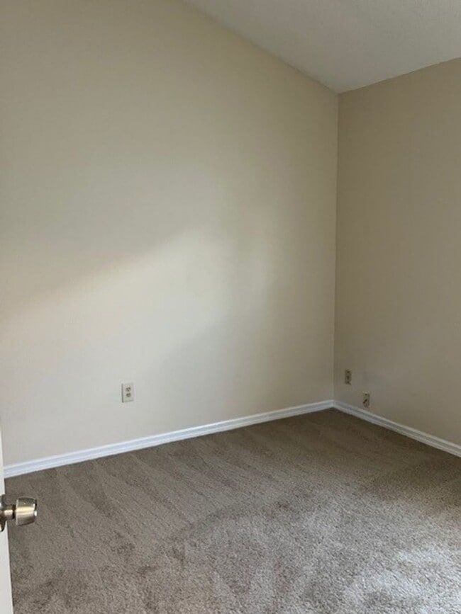 Building Photo - **3/2 w/ Lawn Care in Lake Mary - Remingto...