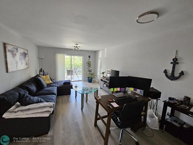 Foto del edificio - 101 E McNab Rd