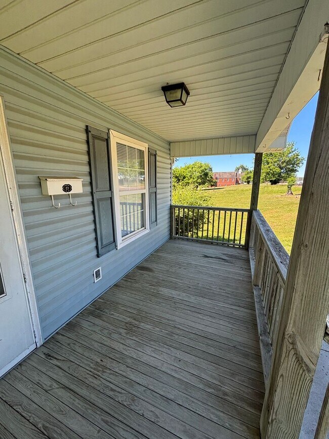 Foto del edificio - Freshly Renovated Cottage!