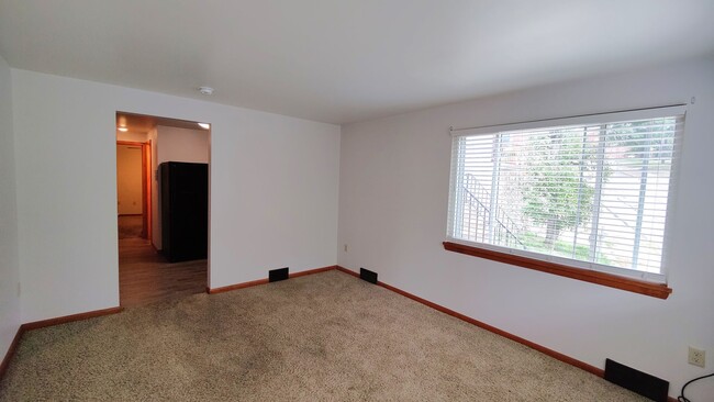 Building Photo - *Recently Updated 1BD/1BA Apartment Availa...
