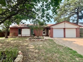 Building Photo - 3904 Woodbury Ct