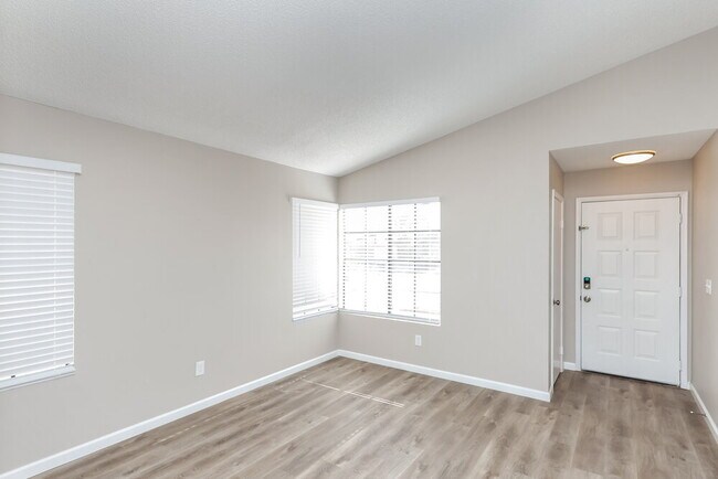 Foto del edificio - 7668 Kalmalii Ave