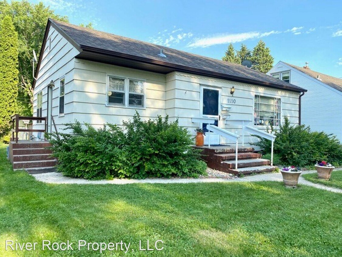Foto principal - 4 br, 2 bath House - 1110 12th St S
