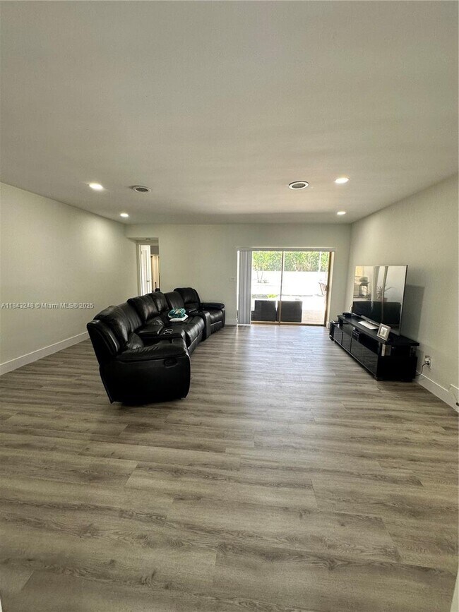 Foto del edificio - 3 bedroom in Hollywood FL 33021