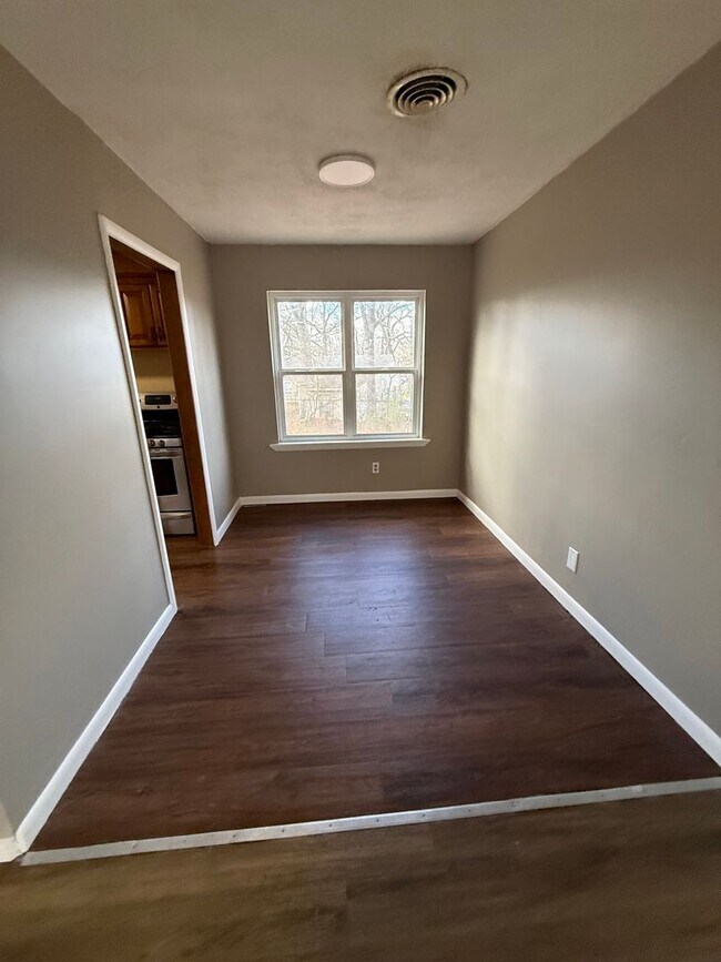 Foto del edificio - 3720 Old Jenny Lind Rd