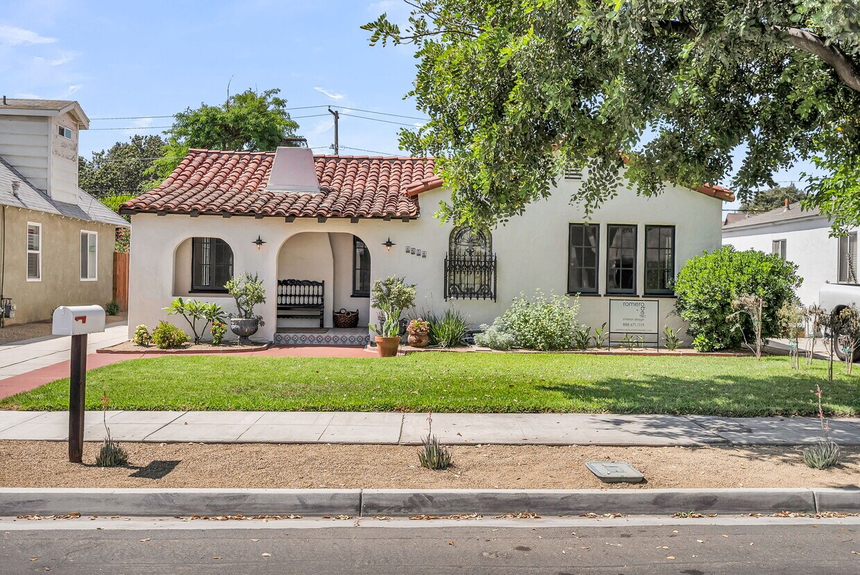 Foto principal - 4654 Merrill Ave