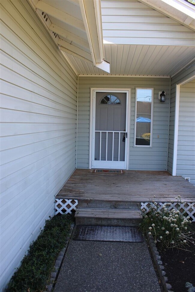 Foto del edificio - 3 Bedroom, 2 Bathroom House in Burlington!