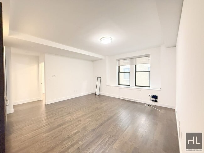 Building Photo - 2 Bed 2 bath With Home Office/ Washer and ...