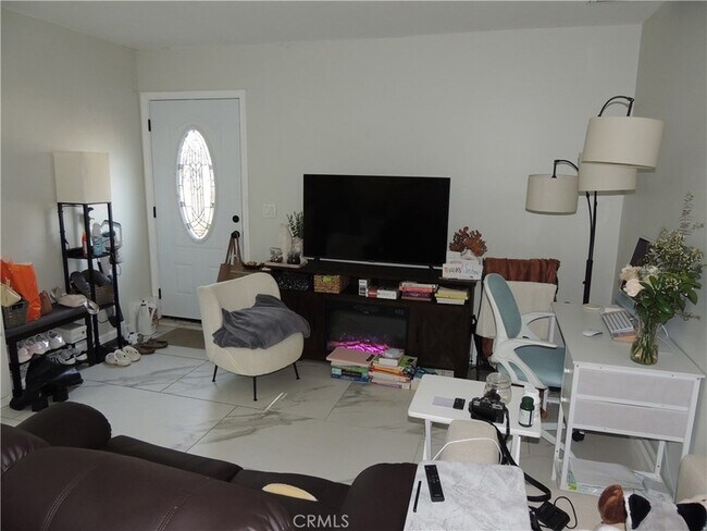 Foto del edificio - 23470 Victory Blvd