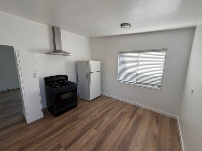 Foto del edificio - 5026 W 129th St