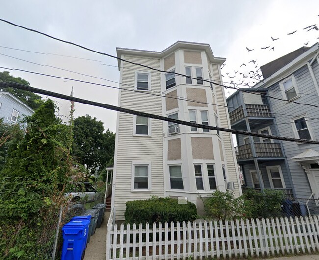 Building Photo - 7 Bynner St