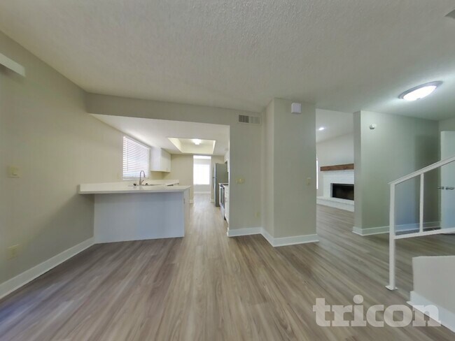 Foto del edificio - 6340 W Mercer Ln