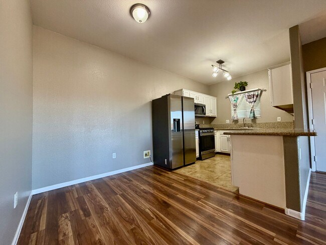 Foto del edificio - 2 bedroom condo in gated SE location.