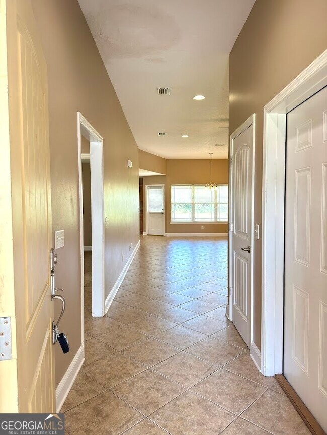 Building Photo - 15 Fox Path