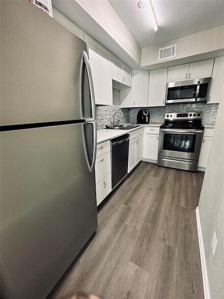Foto del edificio - 9803 Walnut St