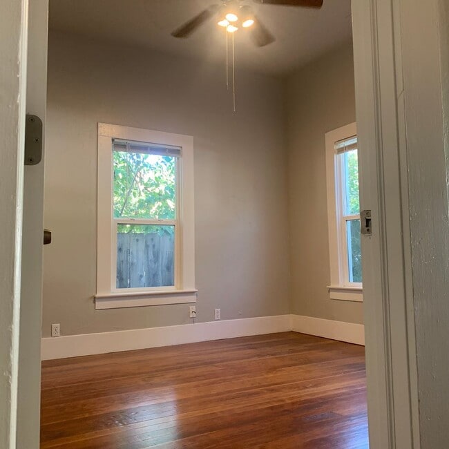 Building Photo - 149 W 21st St