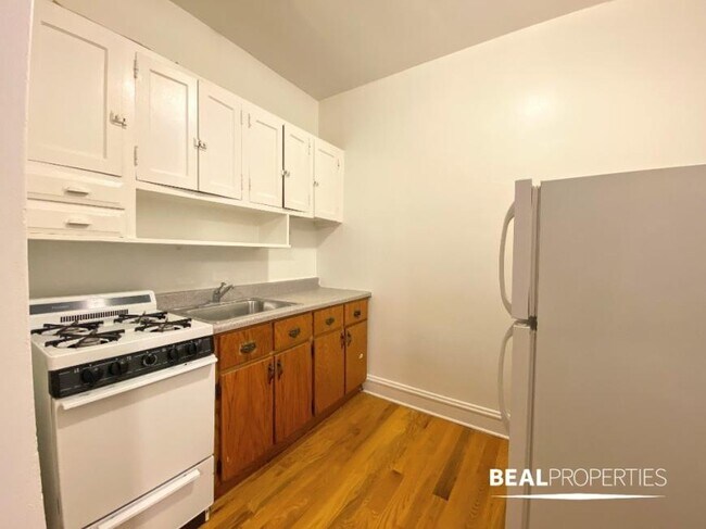 Foto del edificio - 0 bedroom in CHICAGO IL 60625