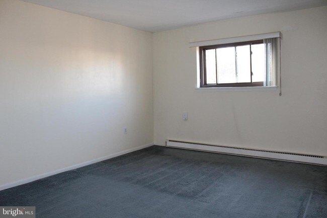 Building Photo - 400 Glendale Rd