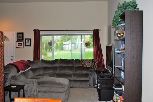 Foto del edificio - 14,796 sq-ft lot in Bothell with AC!