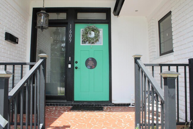 Building Photo - 1609 Currituck Ave