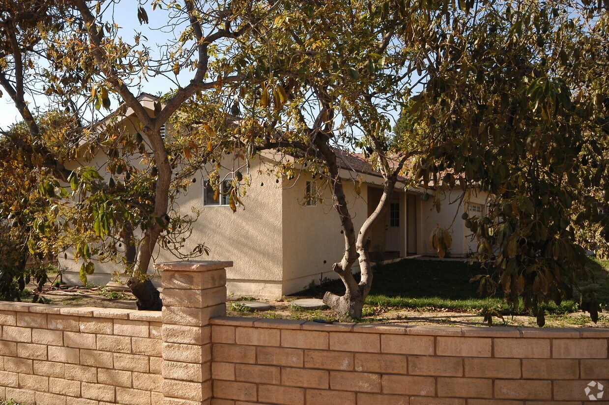 Building Photo - 125-135 Anacapa