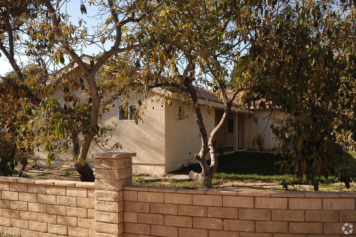 Building Photo - 125-135 Anacapa Dr