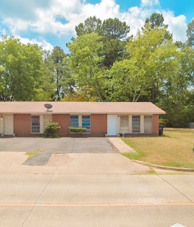 Building Photo - 706 Birch Dr