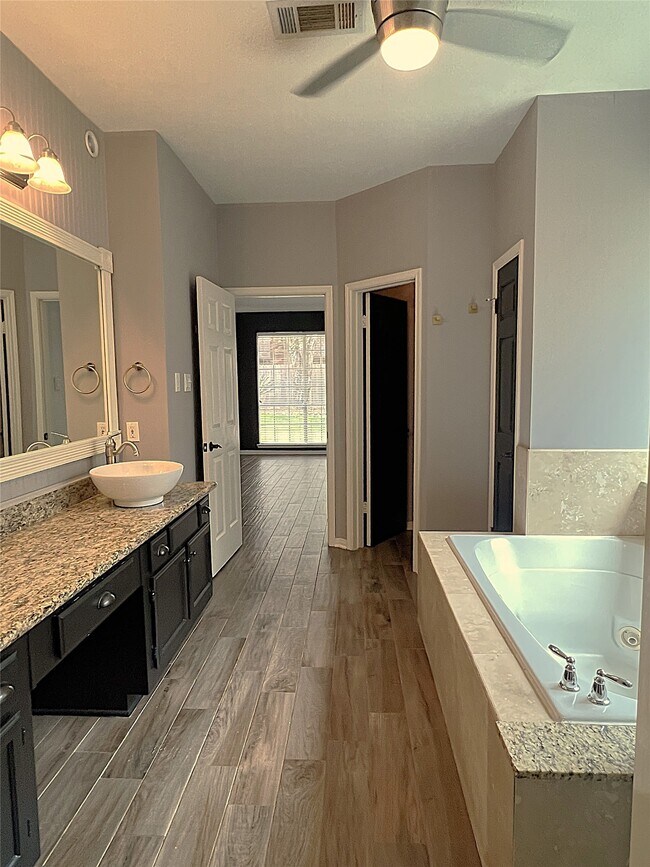 Foto del edificio - 3607 Spring Arbor Way