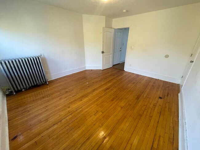 Building Photo - 91 Devon St