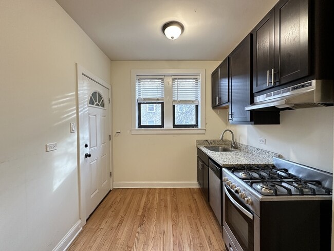 Foto del edificio - 4039.5 N Ashland Ave