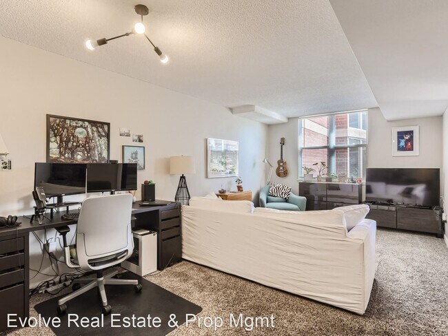 Building Photo - 1 br, 1 bath House - 5955 E 10th Ave #301