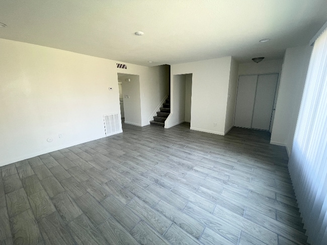 Photo - 4613 S Mill Ave House