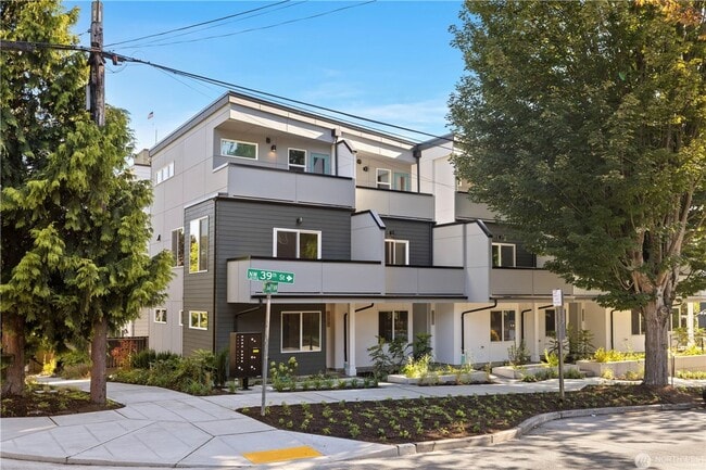 Photo - 105 NW 39th St Townhome