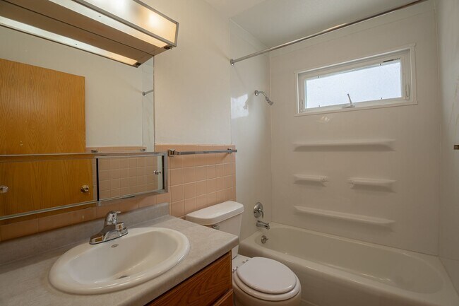 Foto del edificio - 2411 Brentwood Pkwy