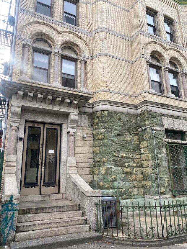 Primary Photo - 99 Lembeck Ave